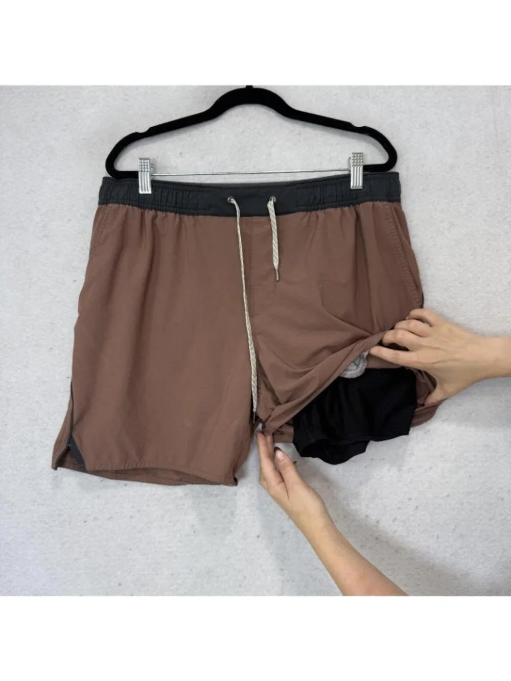 Vuori Shorts Mens XL Brown Lined Athletic Running Training 7 Inch Elastic Waist